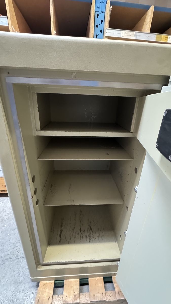 Casseforti: Tresor Geldschrank Safe - sicher und robust – Usato da Weiach venduto da PatGianPro 4
