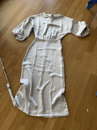 Elegantes Kleid Gr. 32 H&M neuwertig