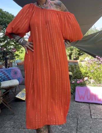Kleid mit Goldfäden von H&M / neu/ Grösse: 38