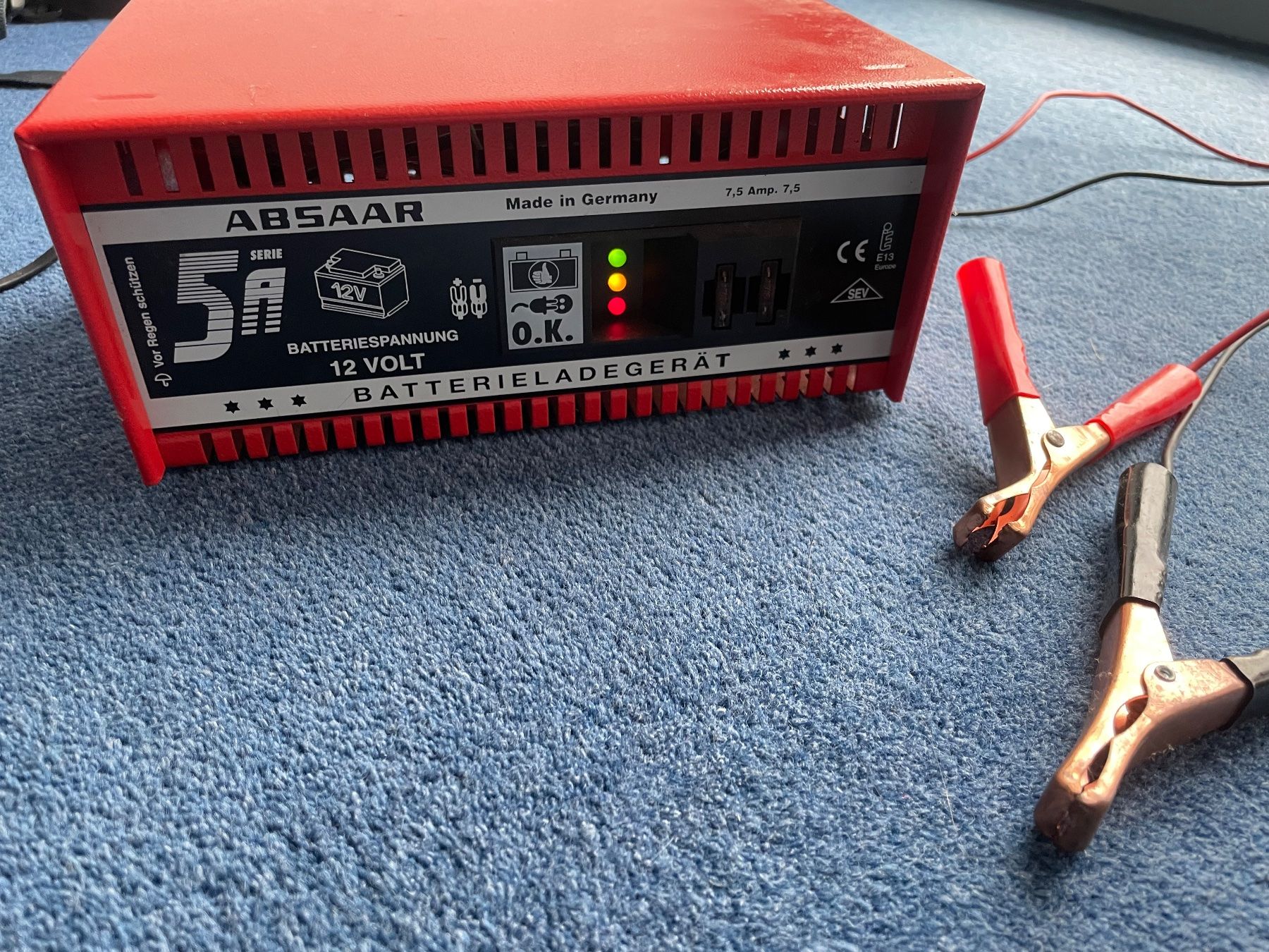 Chargeurs de batterie: Batterieladegerät – D'occasion à Reinach BL par Alro01