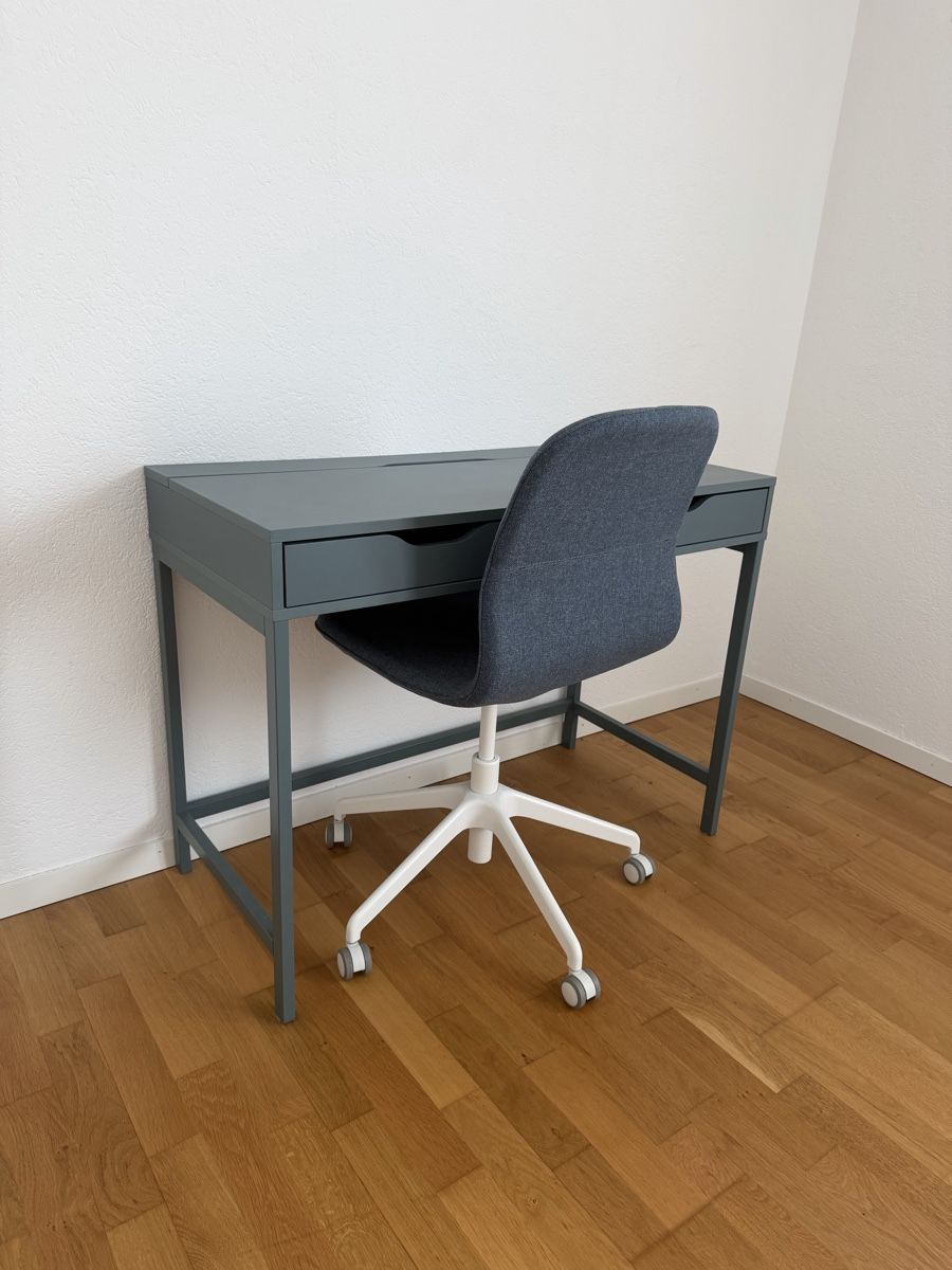 Ikea Scrivanie: IKEA Schreibtisch und Stuhl – Usato da Rapperswil SG venduto da closet.cleaning