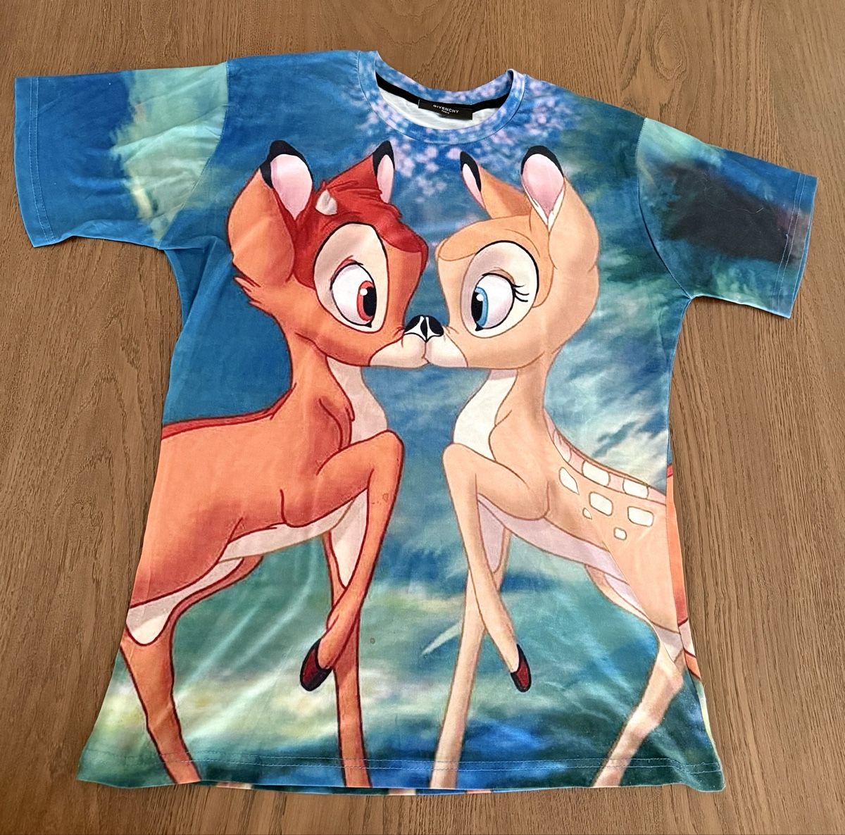 Givenchy T-shirt: Givenchy Paris Bambi T-shirt  – Usato da Davesco-Soragno venduto da tin_6xjv