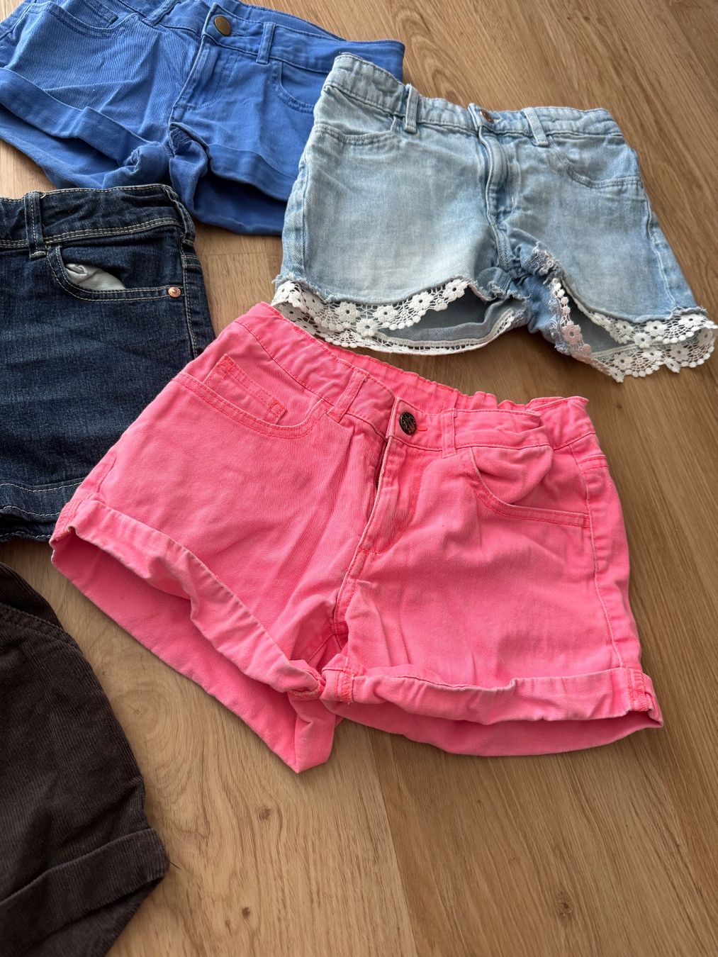 H&M Lotti & Set di vestiti: 5 Shorts Kurzhosen Gr.152 – Usato da Sarnen venduto da Pinoccio6 2