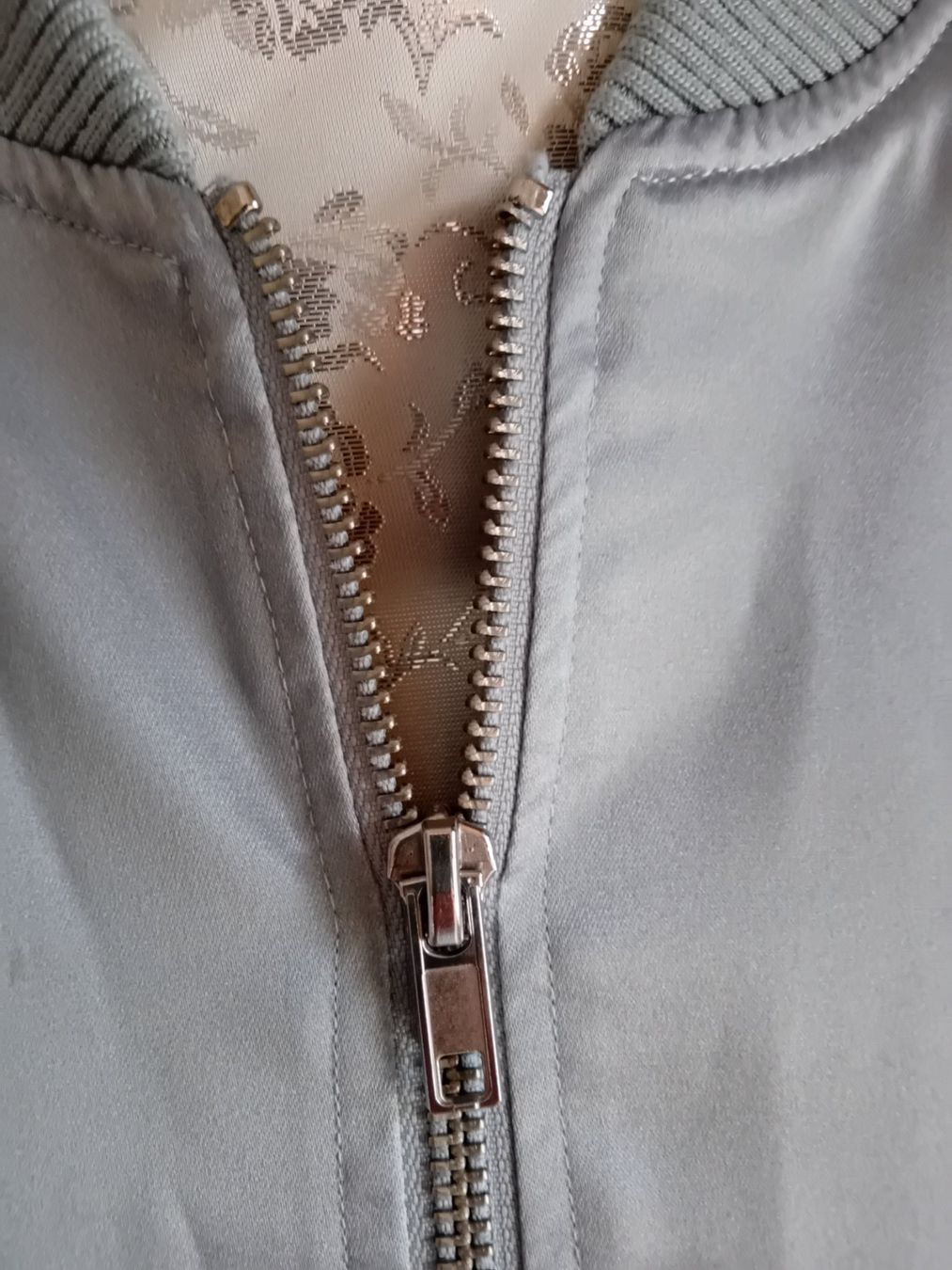 Only Jacken: Blouson Jacke mit Blumenmuster, Grösse 34/36 – Gebraucht aus Rüthi (Rheintal) von titlis07 4