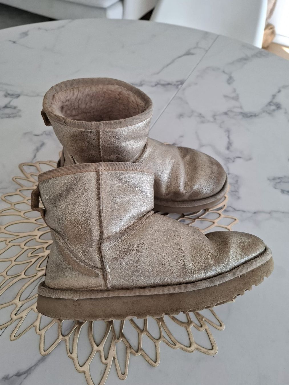 Ugg Scarpe per ragazze: UGG Kinder Stiefel, goldfarben, Gr. 36 – Usato da Massagno venduto da Michaela.F 8