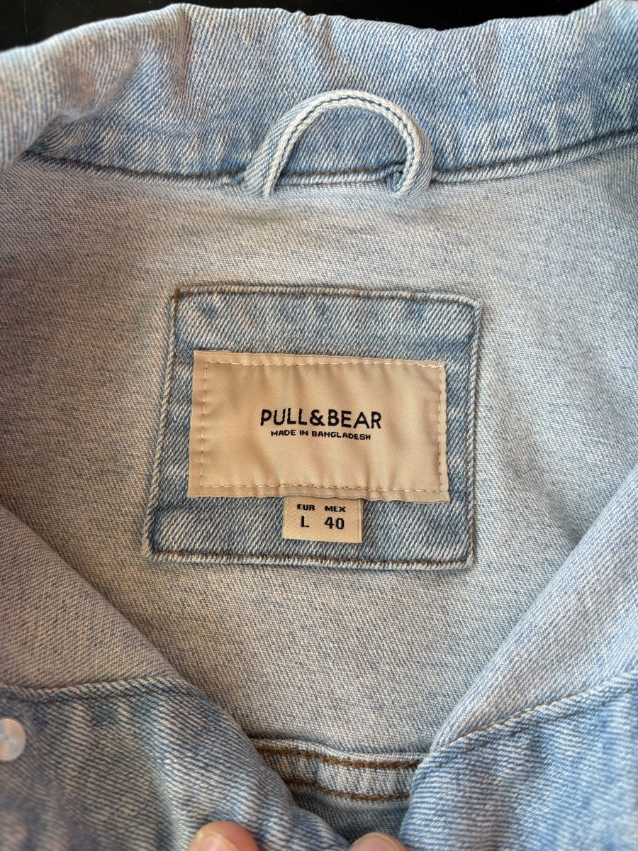 Giacche: Veste en jean pull an bear  – Usato da Cugy FR venduto da K78 1