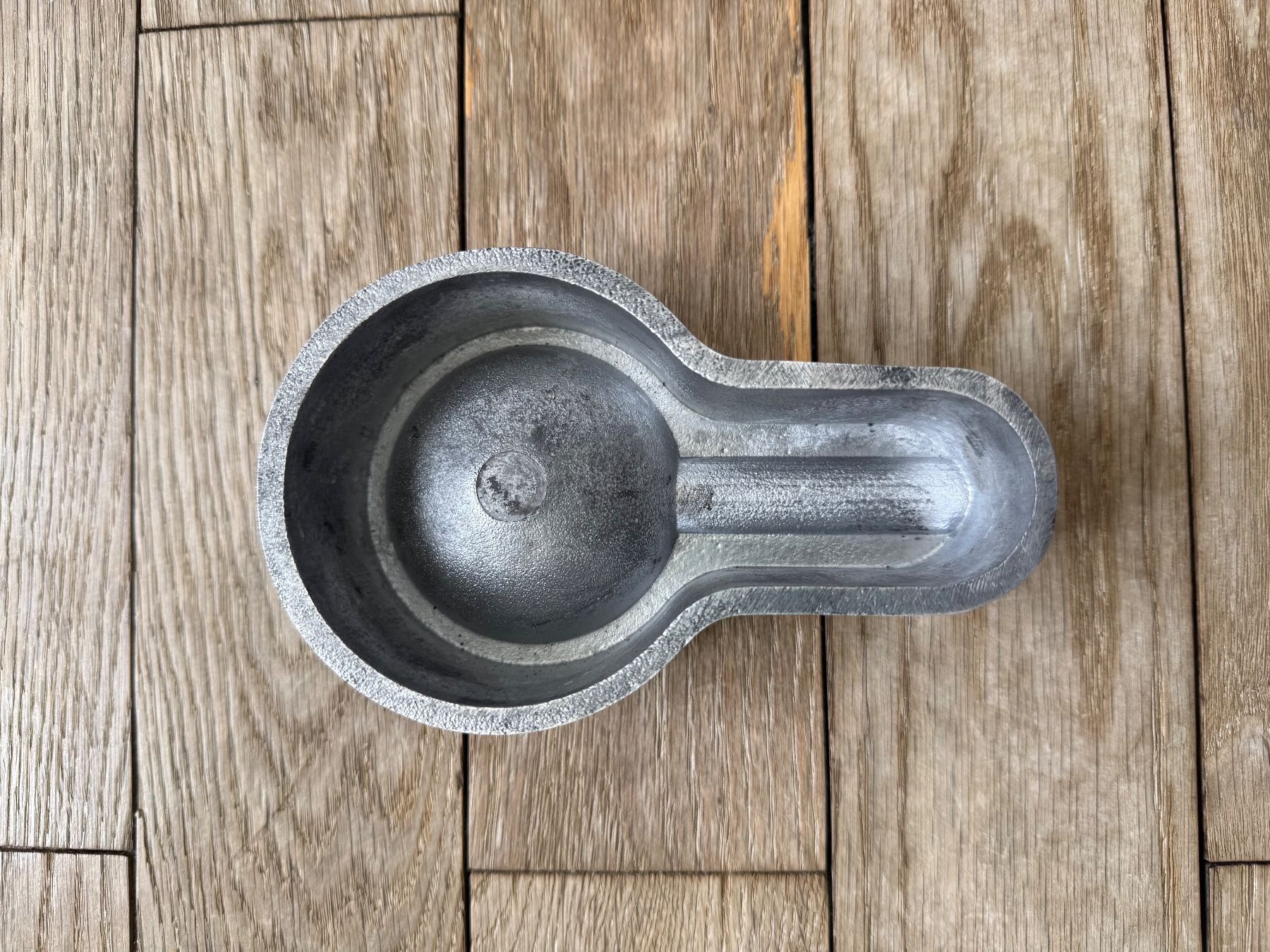 Portacenere: Aschenbecher Aluminiumguss 2000er – Usato da Luzern venduto da Mamutpe 2
