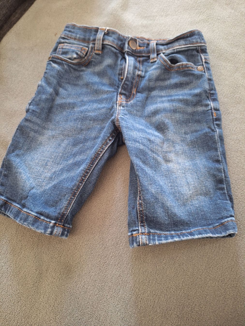 Hosen: Jeans kurz 116 – Gebraucht aus Dällikon von Sonnenblume-111