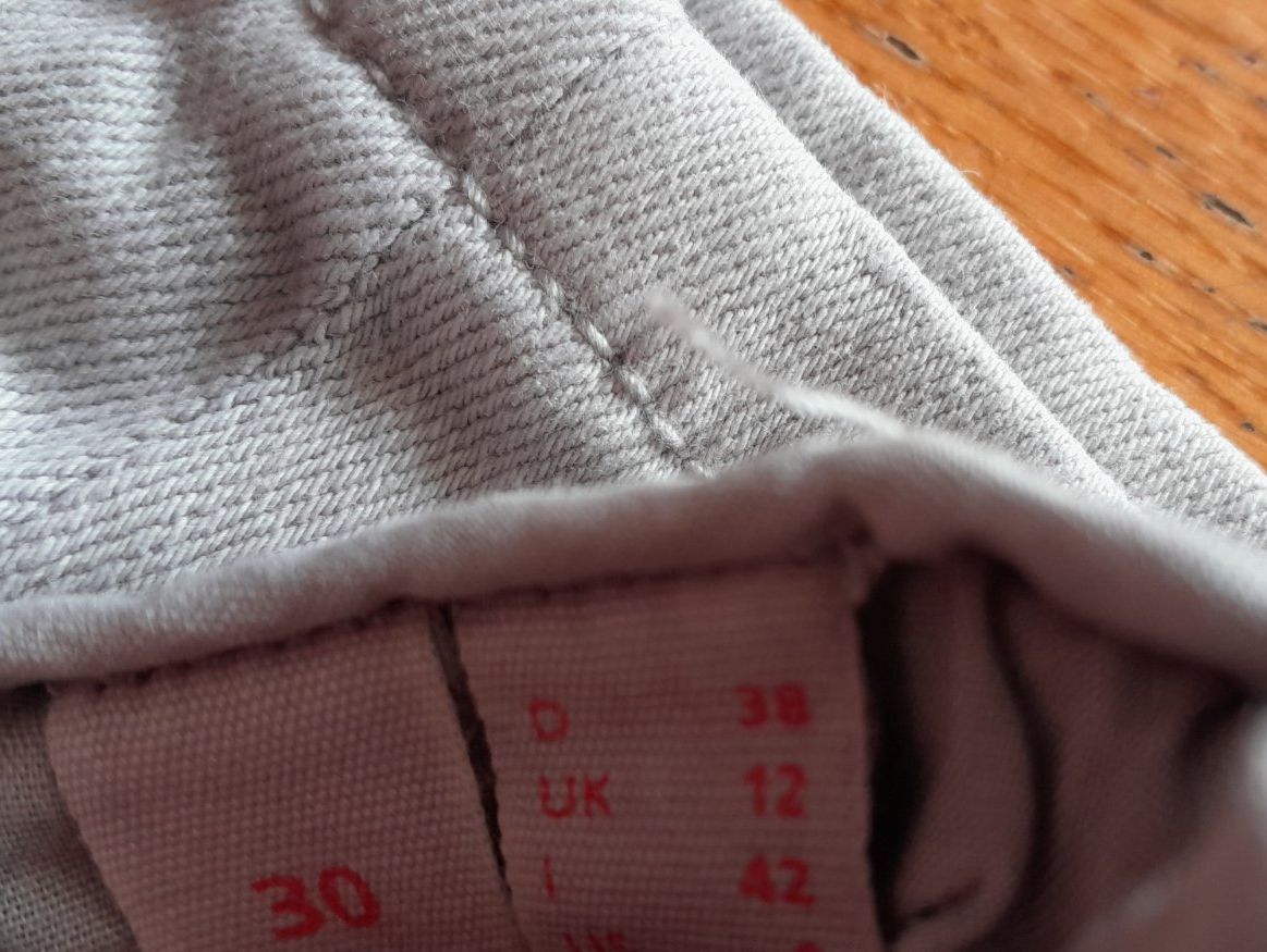 Esprit Jeans: Jeanshose Damen von Esprit Grösse 30 – Usato da Worb venduto da Osterthal 4