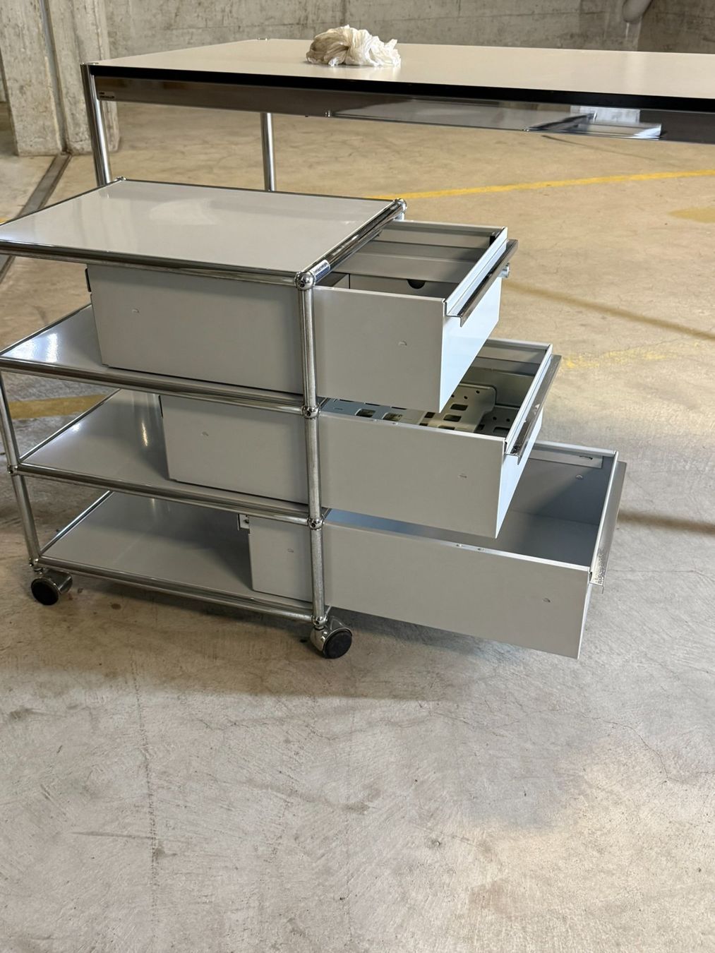 USM Banconi: USM Rollcontainer – Usato da Schwerzenbach venduto da roo_7zmr 1