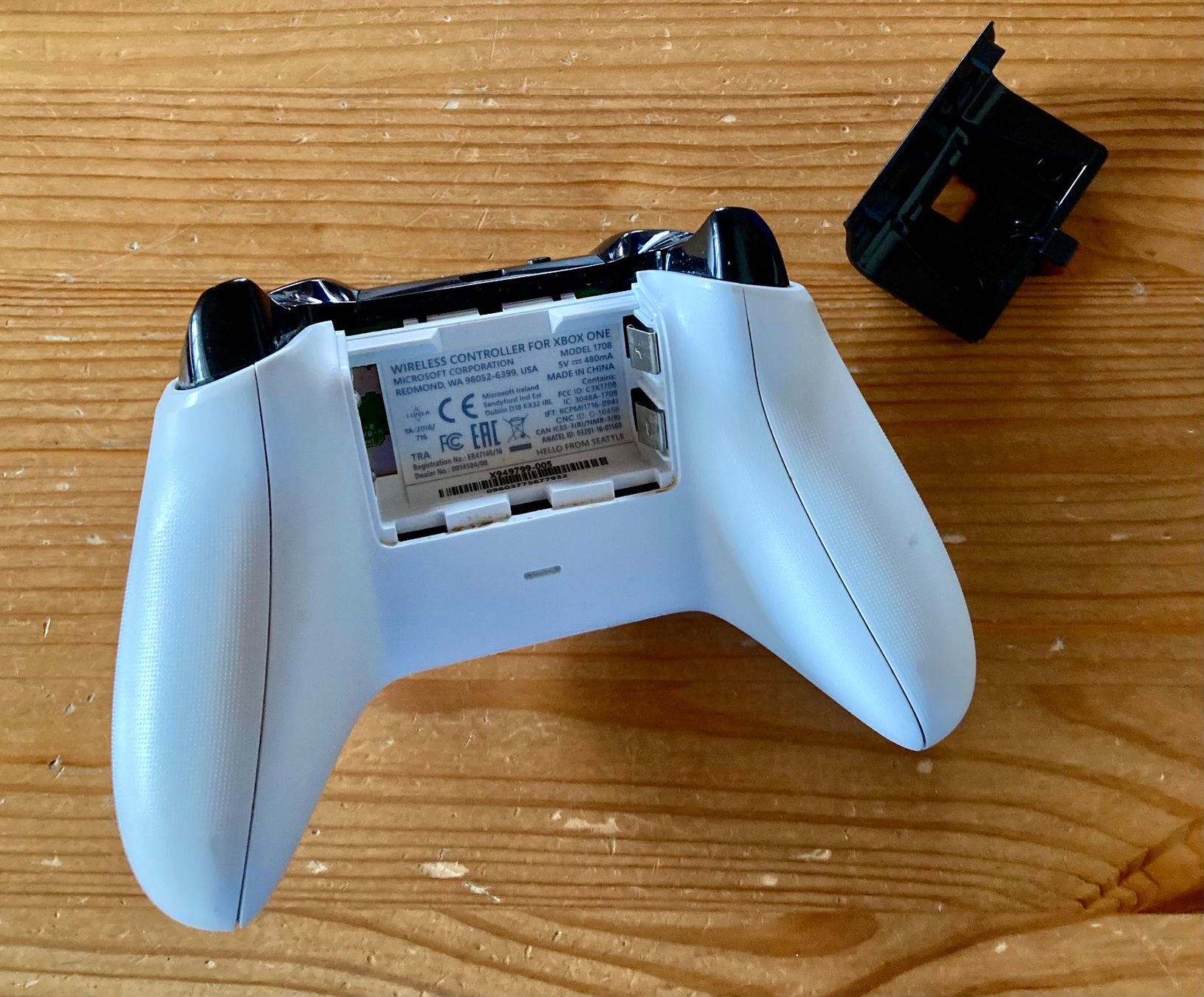 Microsoft Controller: 2x Original Wireless Controller (weiss) - XBOX One – Nuovo (secondo la descrizione) da Zürich venduto da Djmotionch 3