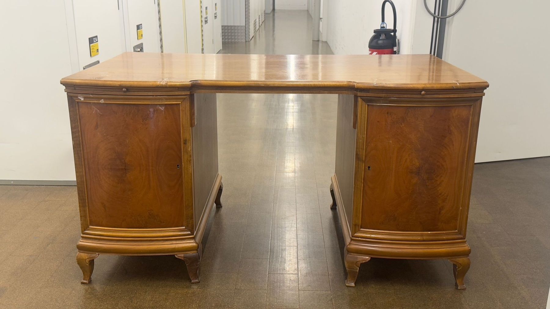 Scrivanie: Vintage Holz-Schreibtisch – Usato da Zürich venduto da livtho