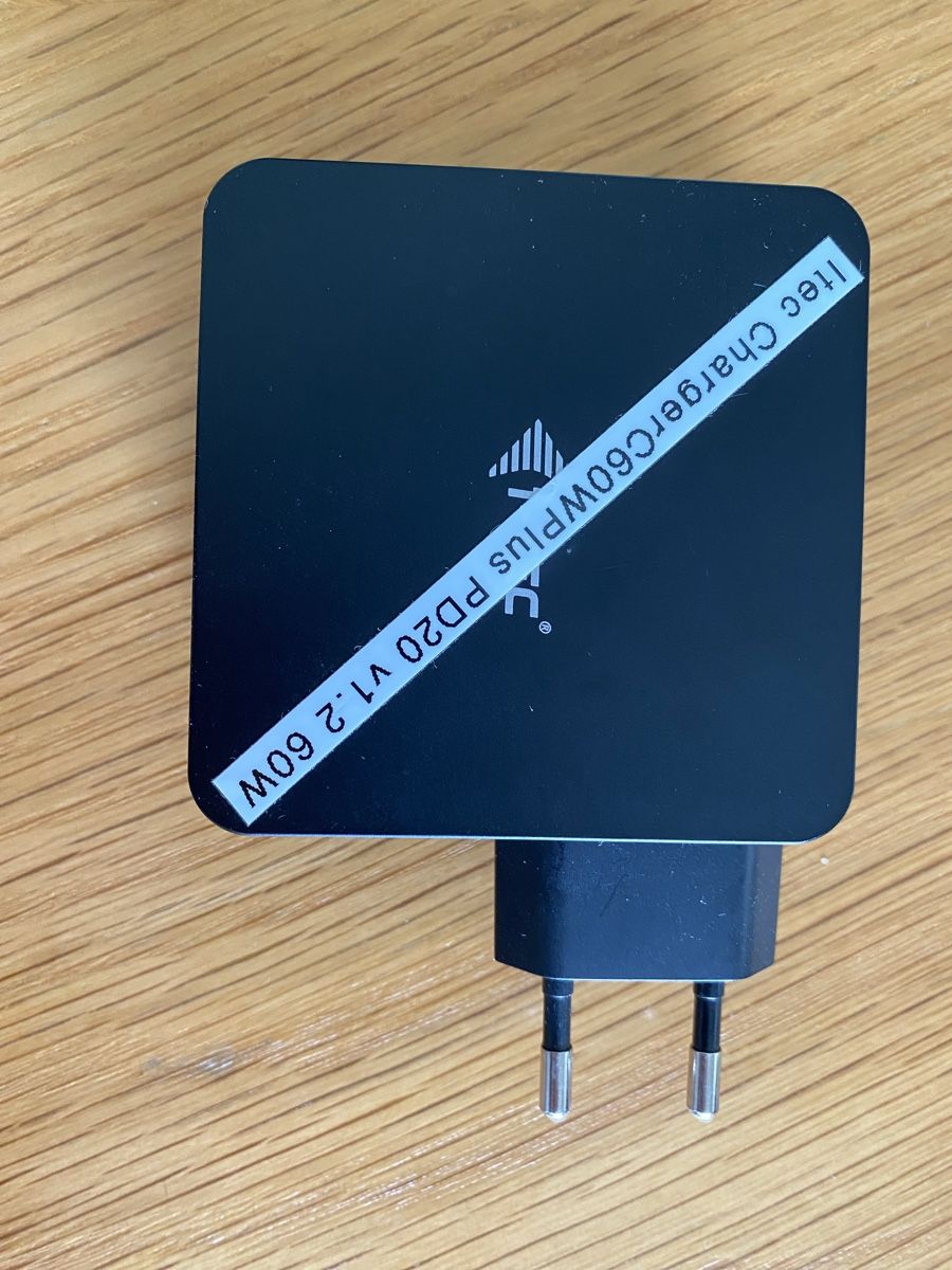 I-tec Caricabatterie: i- tec Ladegerät 60 W – Usato da Hünenberg venduto da a.u.849 3