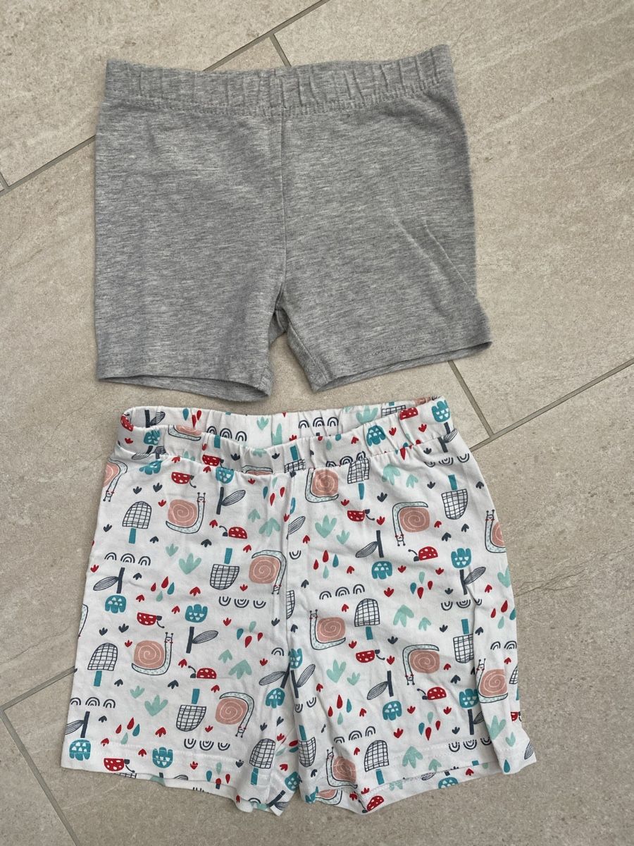 Pantaloni: 2er-Pack Sommer-Shorts Gr. 4T / 98-104 – Usato da Neerach venduto da ne11a