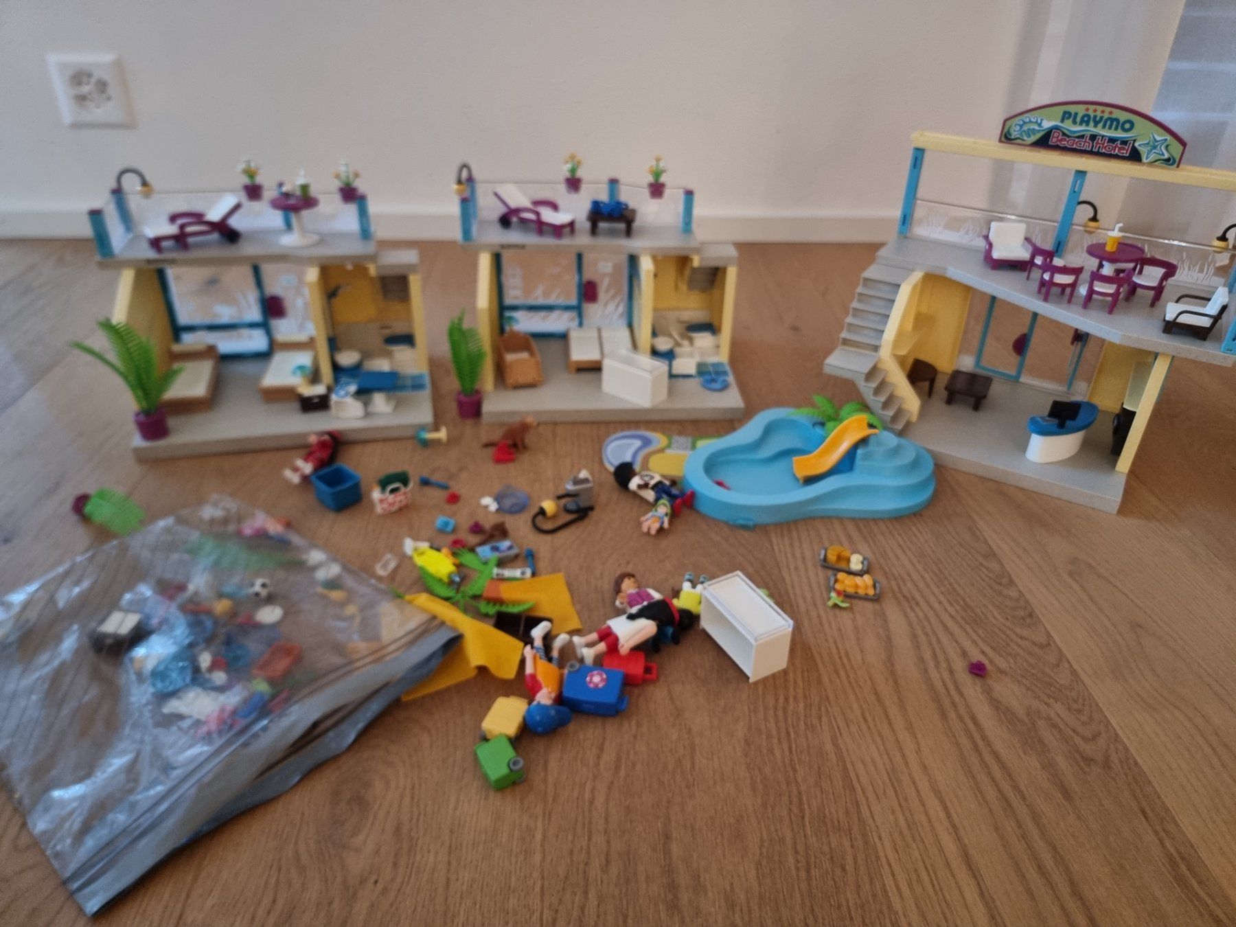 Playmobil Giocattoli: Playmobil 70434 - Beachhotel – Usato da Buttikon SZ venduto da Limo180