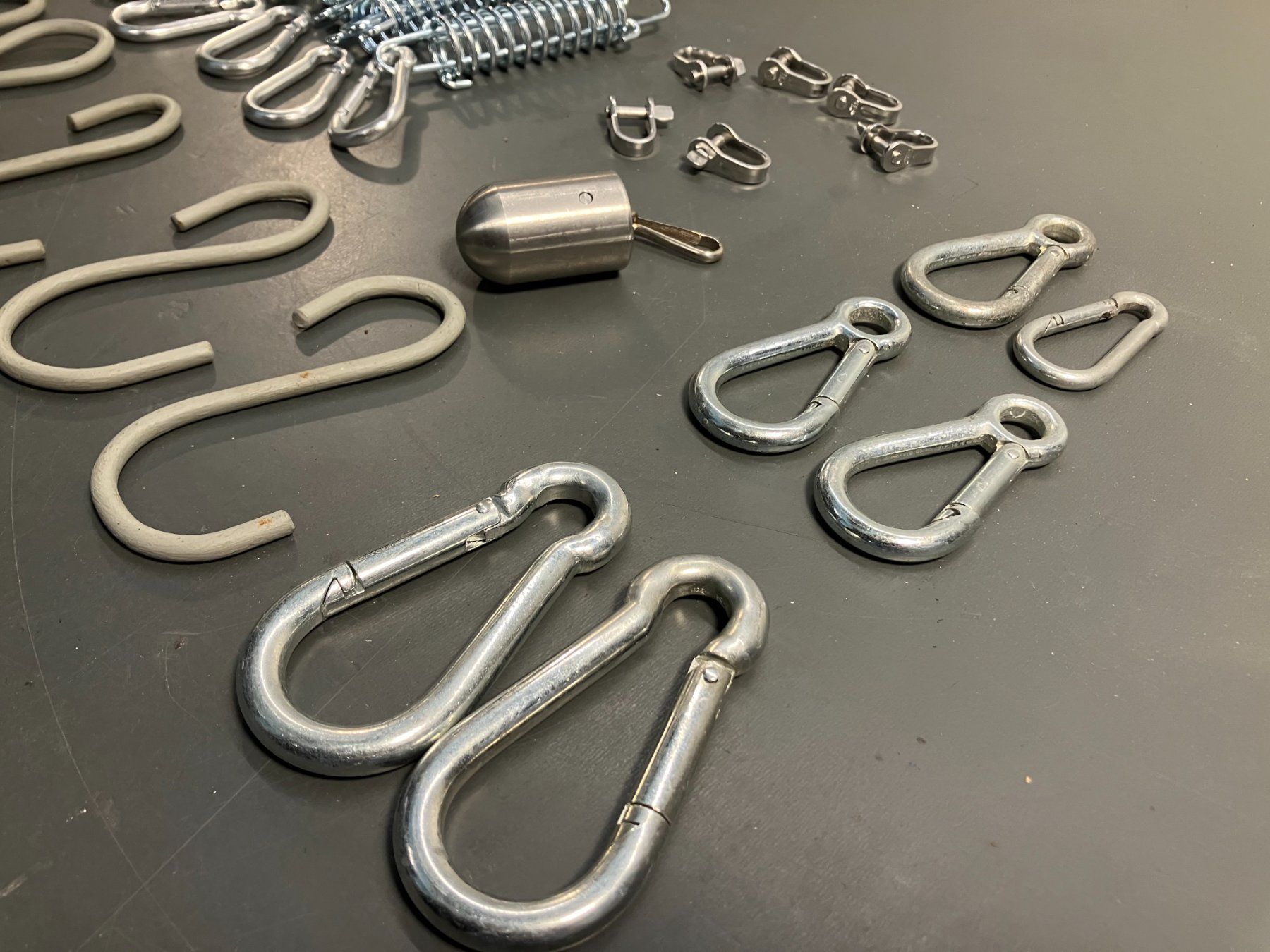 Attrezzatura da arrampicata: Posten div. Metall Karabiner, Hacken usw. ab 1.- – Usato da Lichtensteig venduto da Buy24International 7