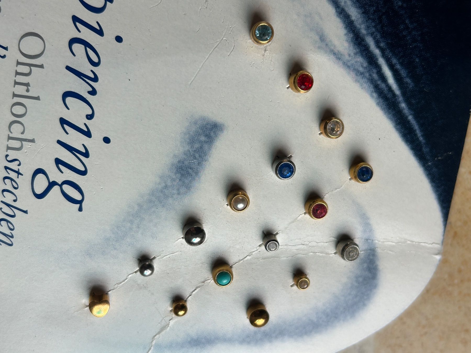 Orecchini pendenti & Orecchini a lobo: 16 Ohrenstecker (diverse Farben) – Usato da Dittingen venduto da Bellevista 2