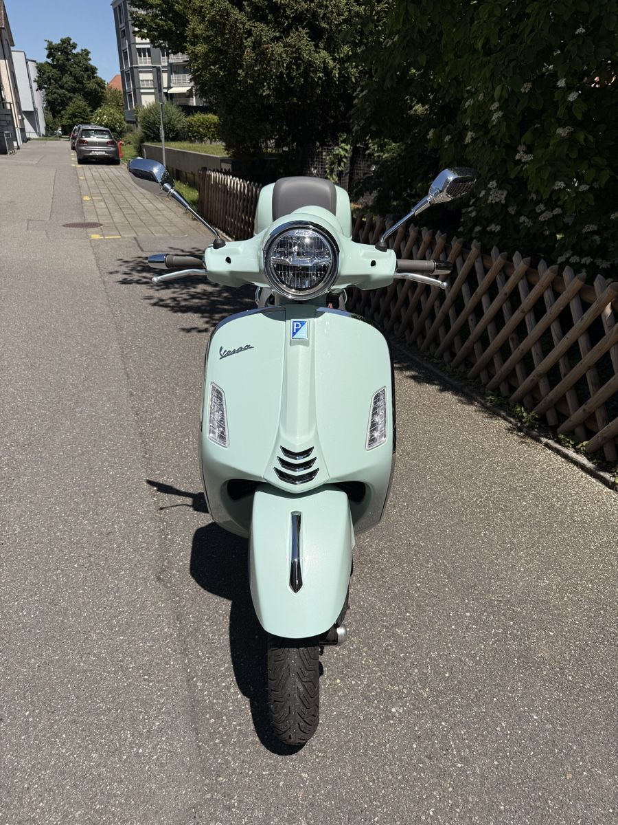 Vespa Scooters: Vespa GTS 300 HPE | Verde Relax | Mit ABS und ASR – Gebraucht aus Thun von FairHandlungssache 1