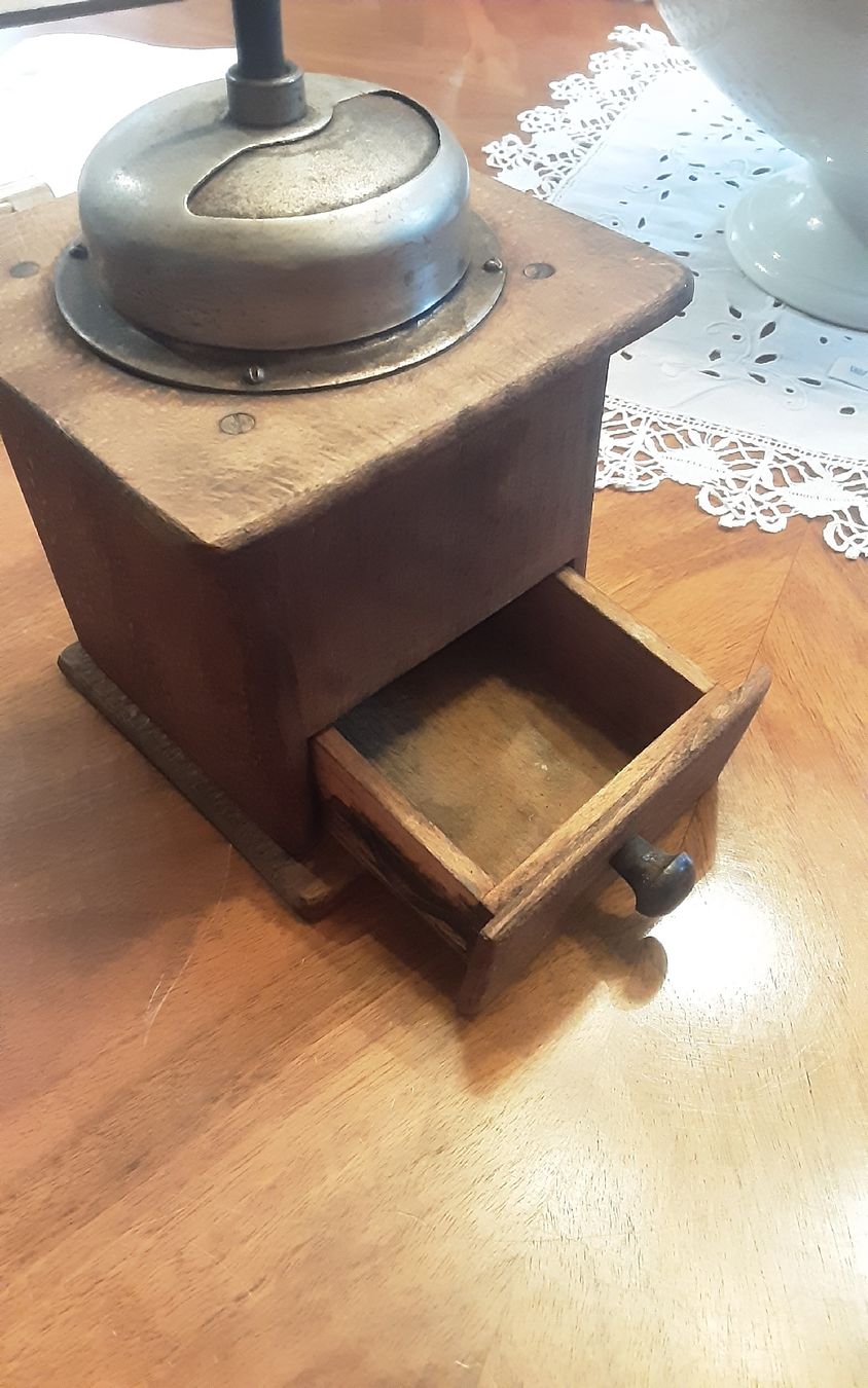 Elettrodomestici da cucina: antik Kaffeemühle  – Usato da Ambrì venduto da Maerz87 3