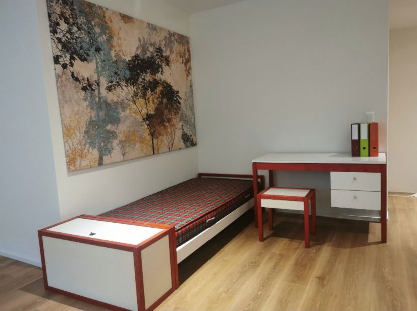 Letti: Kinderzimmer - Bett, Pult, Truhe – Usato da Binningen venduto da eli_rcf2 2