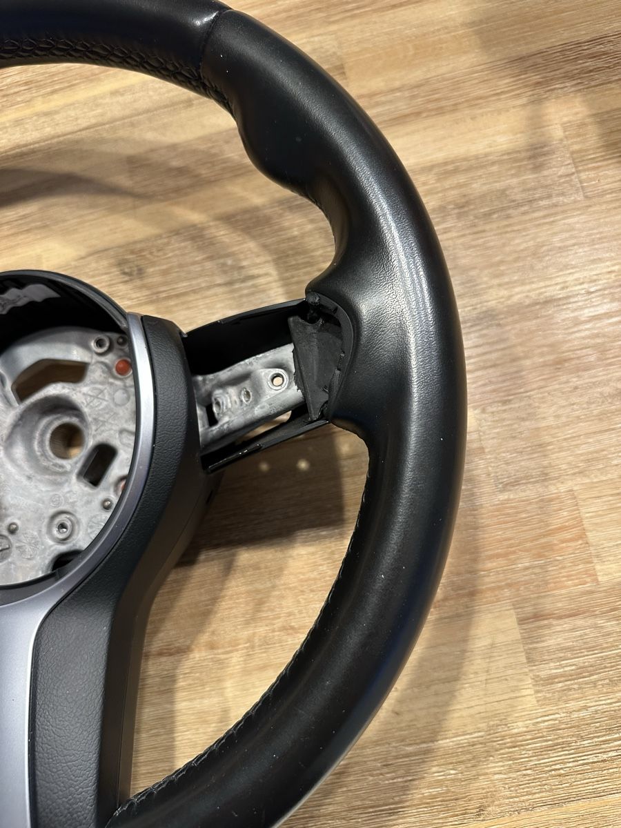 BMW Tutti pezzi di ricambio auto: BMW M Lenkrad Leder M-Performance – Usato da Zeiningen venduto da luc_z8vd 2