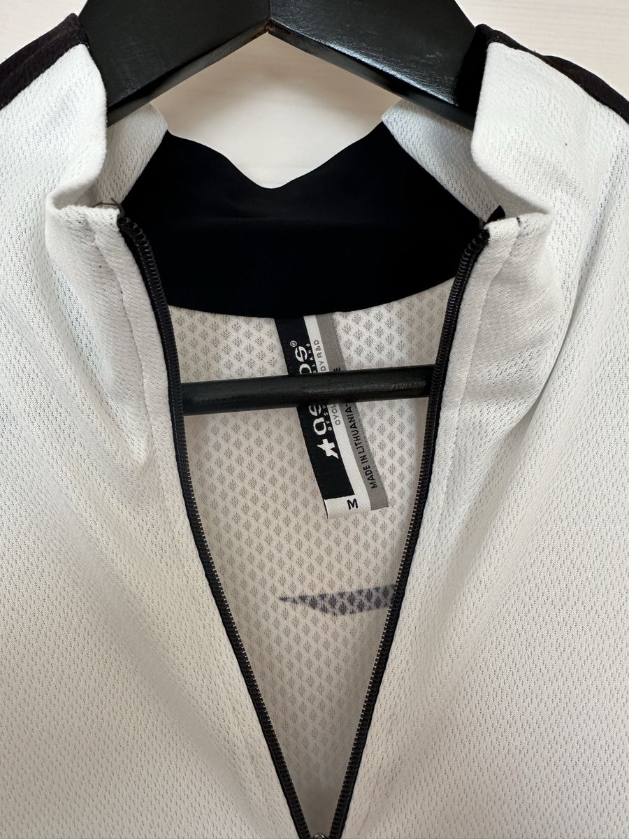 Assos Canottiere & Pantaloni: Maillot de cyclisme Assos Cento été, taille M, noir/blanc – Usato da Lugnorre venduto da Steph_4 3