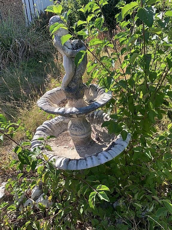 Stagni & Fontane ornamentali: Wunderschöner alter Stein Garten Brunnen hochwertig – Usato da Rothrist venduto da Oddymanliane
