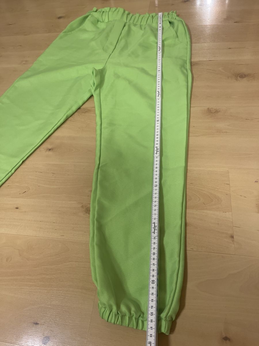 Pantaloni: Neon grüne Stoffhose Gr. S 34 – Usato da Kaisten venduto da Wavechip 1