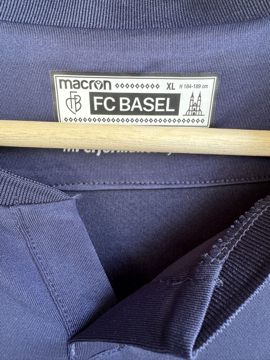 Leibchen & Hosen: FC Basel Trikot Third 2022/2023 Macron Grösse XL – Neu (gemäss Beschreibung) aus Freienbach von  3