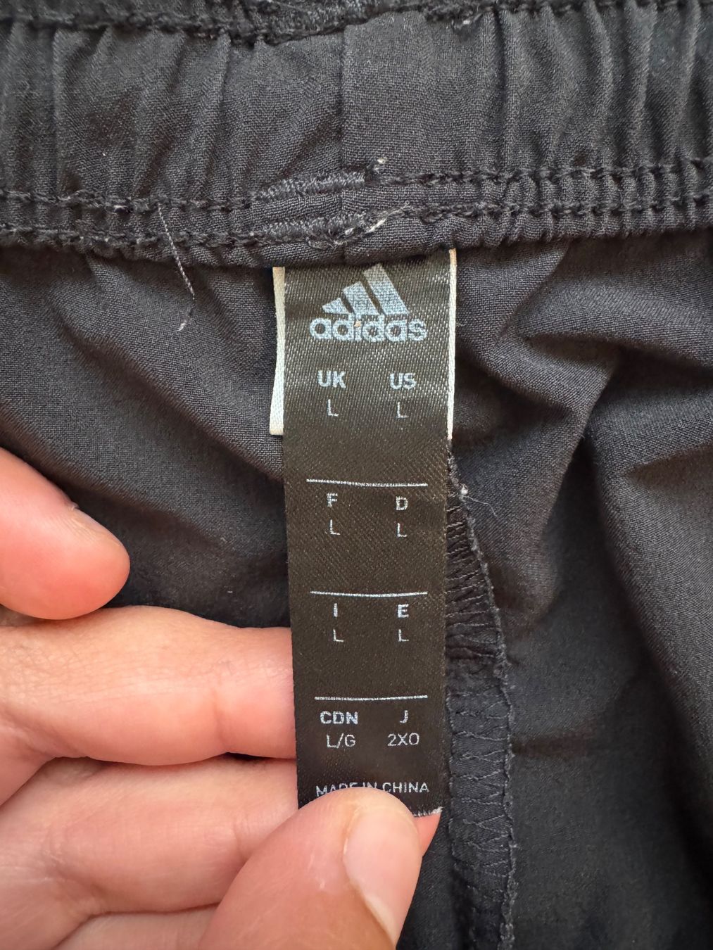 Adidas Pantaloni: Adidas kurze Shorts Gr. L – Usato da zürich venduto da tanike 4