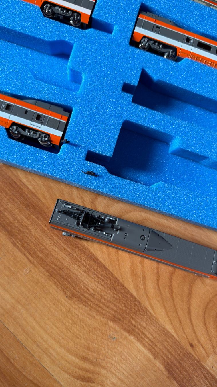 Kato Modellini di ferrovie: Kato TGV Sud-Est 4-teilig – Usato da Préverenges venduto da chrisch111 2