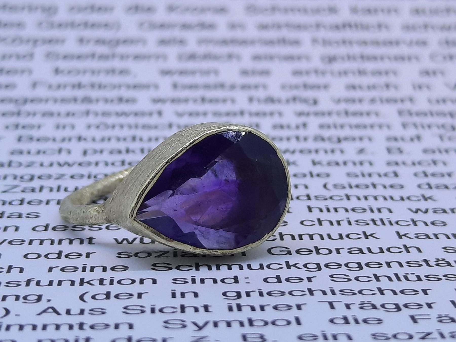 Ringe: Goldring mit erstklassigem Amethyst Edelstein – Gebraucht aus Unterägeri von Altgoldschmuck