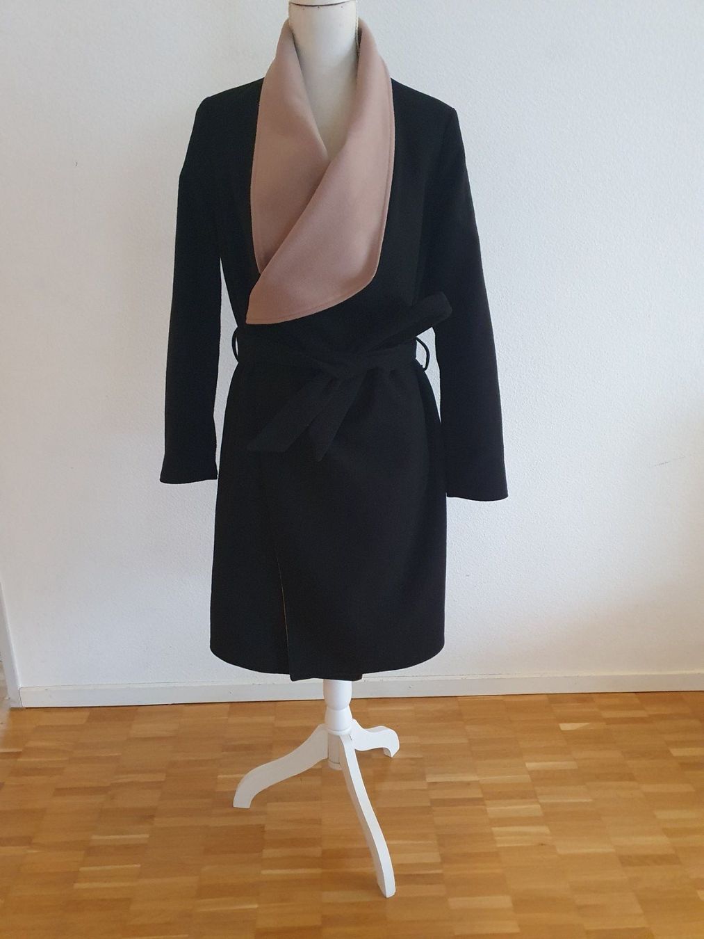Cappotti: Schicker Damenmantel schwarz beige Gr. 40 – Usato da Glattpark(Opfikon) venduto da bar_p2wj 1