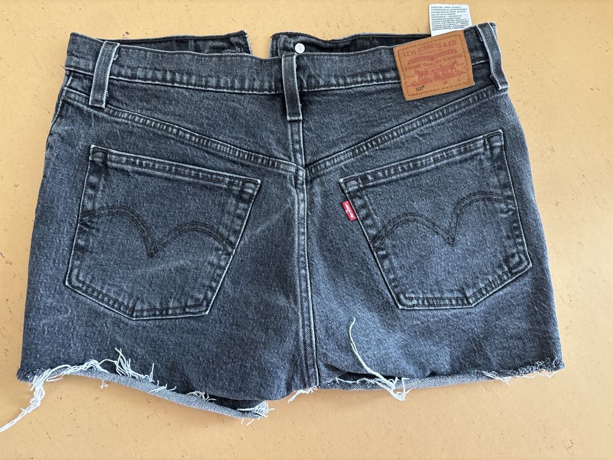 Levi's Lotti di vestiti: Levi's Shorts & Hoodie im Set – Usato da Zürich venduto da del_gdm2 1
