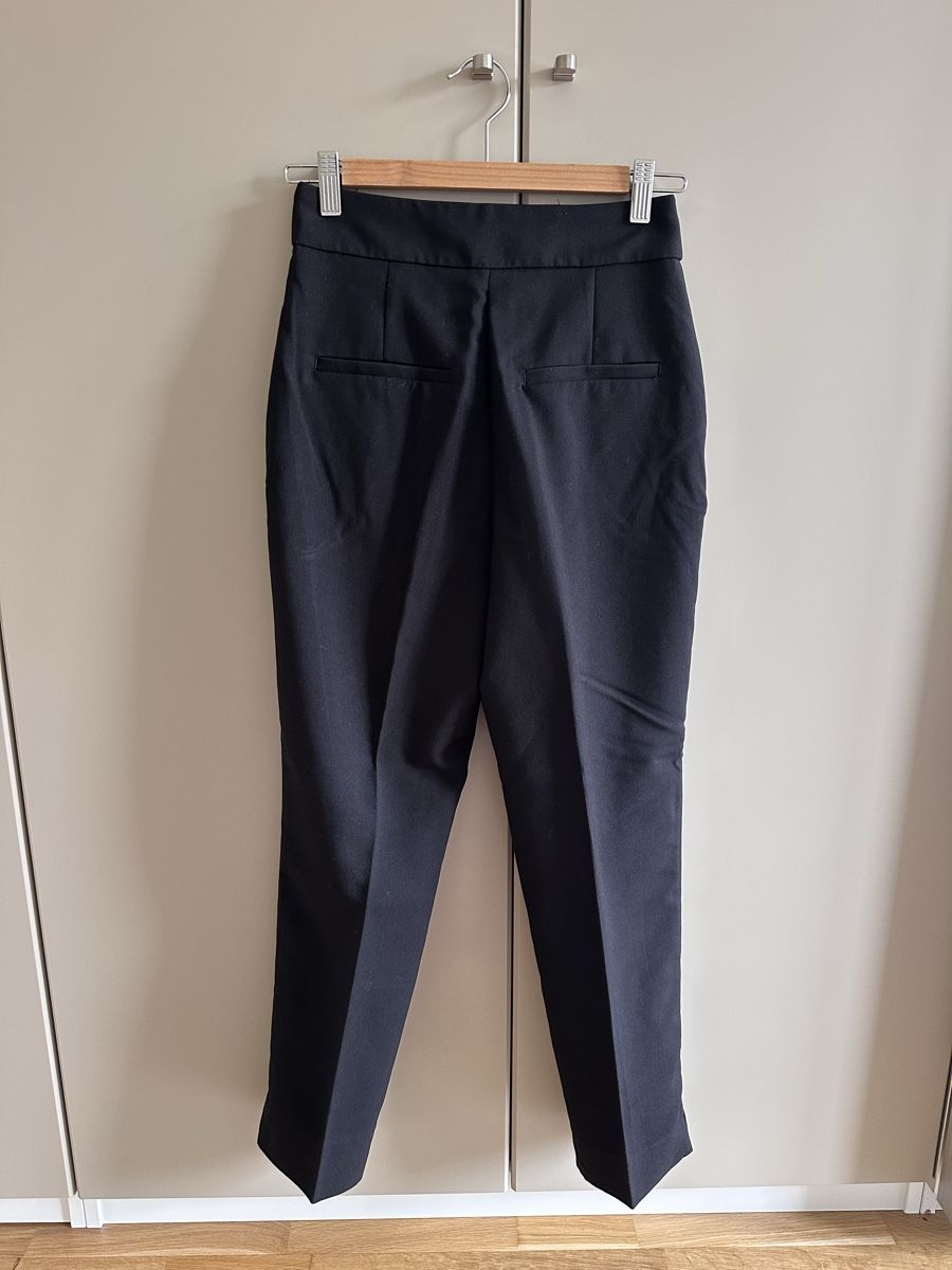 H&M Pantaloni: Schwarze Hose von H&M, Größe 36 – Usato da Rüschlikon venduto da elc_6lp9 1