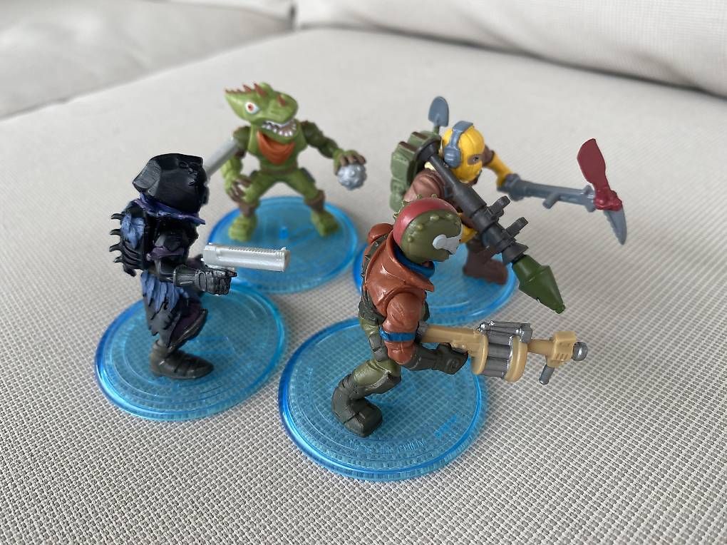 Statuette: 4 Fortnite Figuren – Usato da Unterengstringen venduto da sipadan2006 1