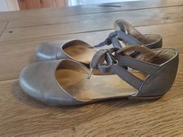 Ballerines grises pointure 37 cuir lacet cheville bon état