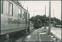 VD St. Cergue - Bahnhof - Bahn NStCM - Auto