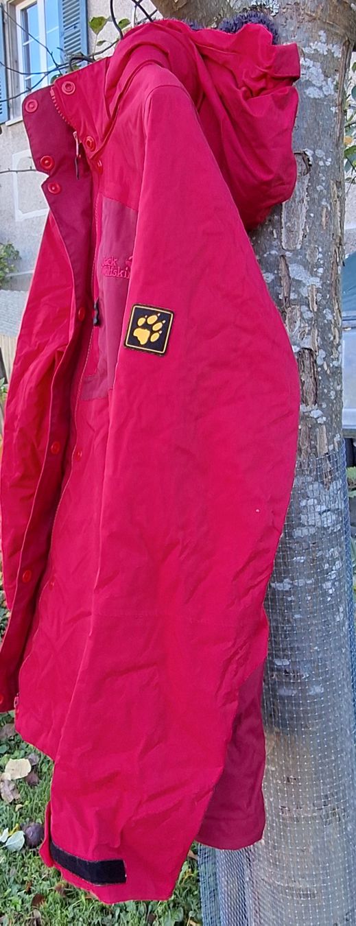 Jack Wolfskin Giacche: Jack Wolfskin Winterjacke rot Gr. M – Usato da Bern venduto da Hope10 2