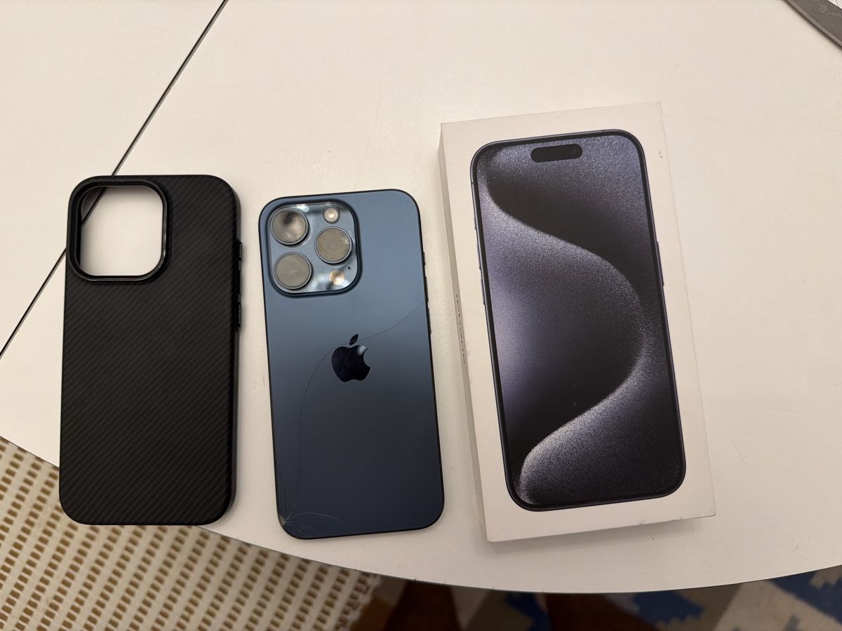 Apple Telefoni cellulari / Smartphones: iPhone 15 Pro defekt Glas hinten – Usato da Zürich venduto da Narnia0815