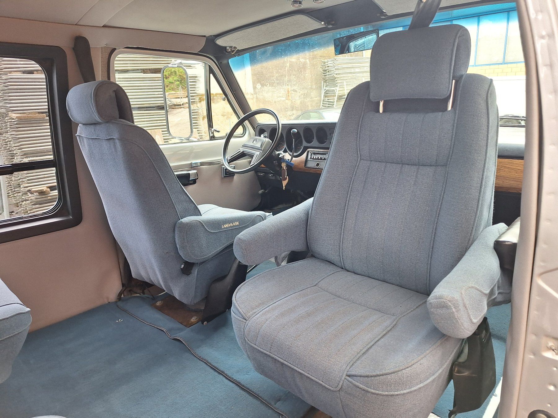 Dodge Autos: Verkaufen DODGE VAN 250 – Gebraucht aus Hochdorf von WK59 7