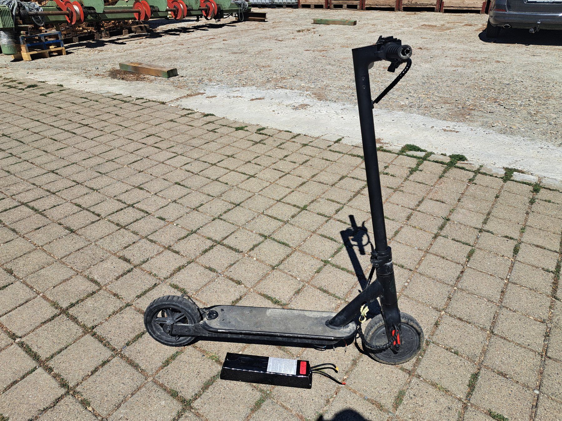 Kickboard: E-Scooter E-Trottinette Bastler defekt – Difettoso da Hallau venduto da ZIEGLER-Motorhandel