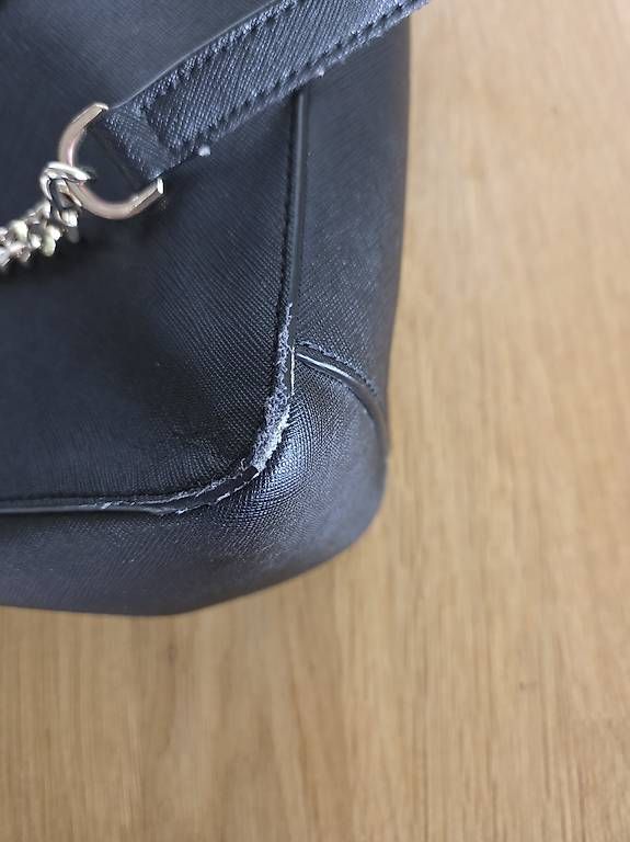 Taschen für Damen: DKNY Handtasche – Gebraucht aus Bottmingen von san_j2p9 1
