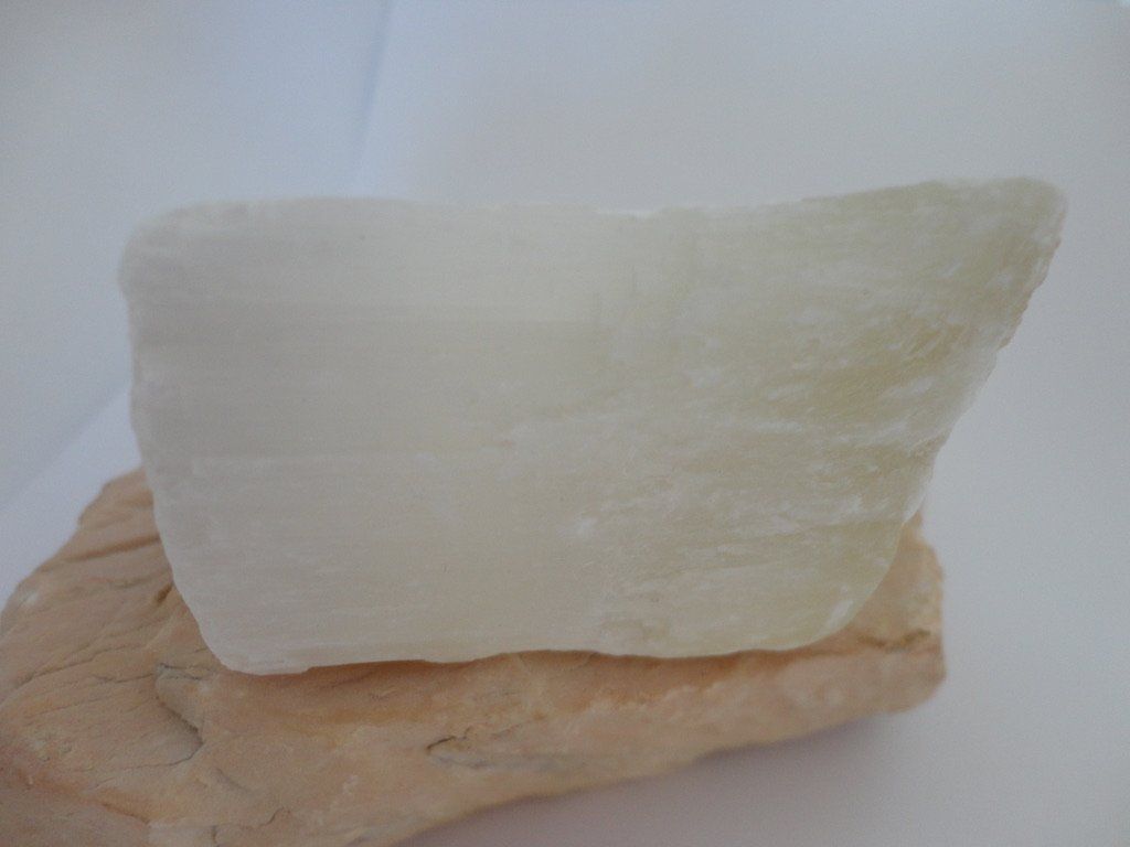 Minerali & Pietre curative: Selenit roh Heilstein – Nuovo (secondo la descrizione) da Biberist venduto da Steine 1