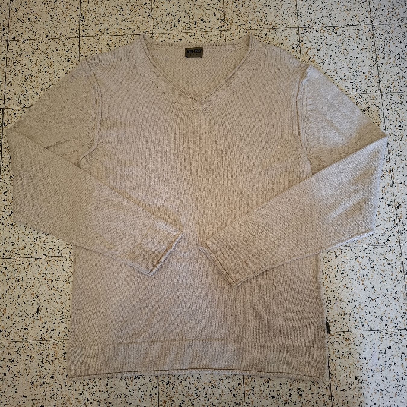 Kenzo Maglioni & Felpe: Pull col V Kenzo Homme beige / sable - Coton - Taille s – Usato da Le Locle venduto da QUALI-PRIX 1
