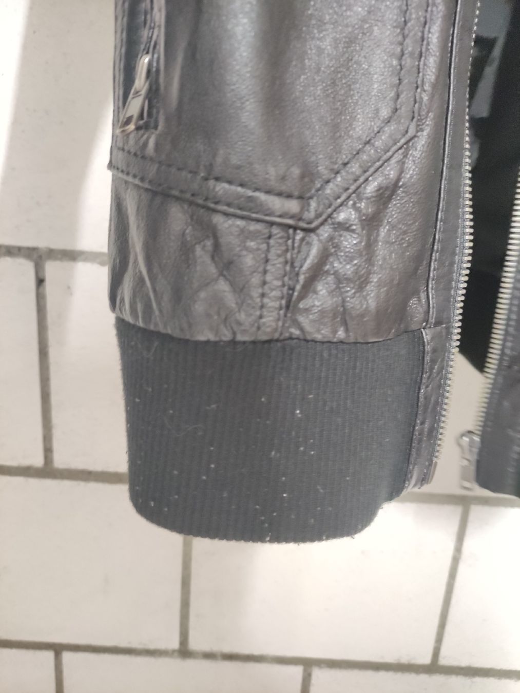 Only Giacche: Schwarze ONLY Kunstlederjacke, Grösse M – Usato da Ittigen venduto da hasihasi10 2