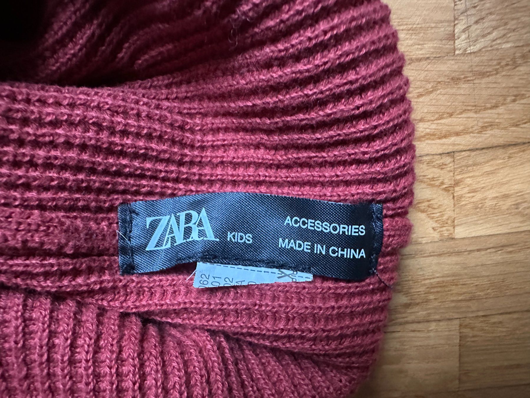 Zara Altro abbigliamento per bambina: Zara & Galeries Lafayette ensemble bonnet et écharpe – Usato da Lausanne venduto da brixton 2