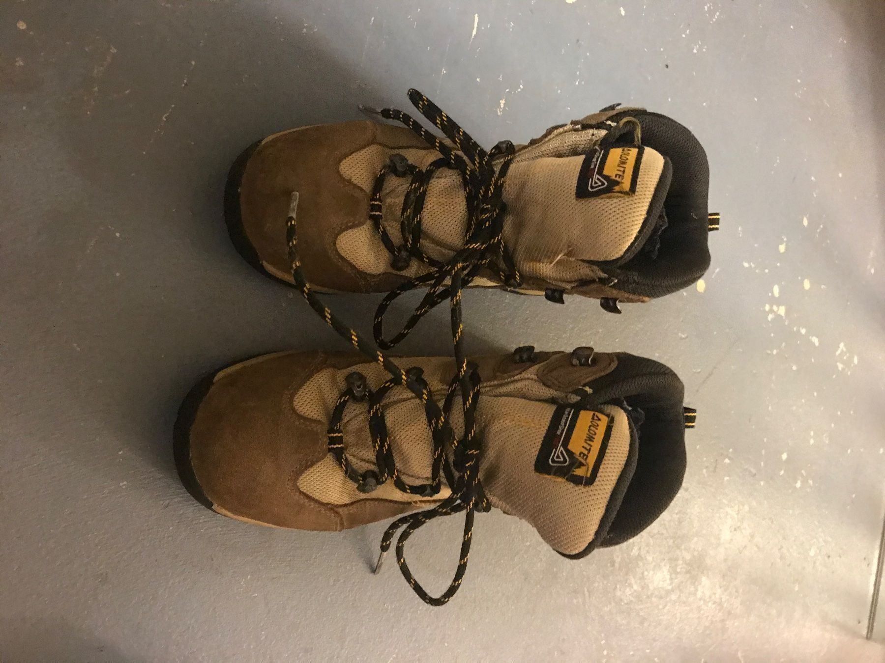 Scarpe da uomo: Dolomite Wanderschuhe Gr.37 – Usato da Mauren venduto da SB1606