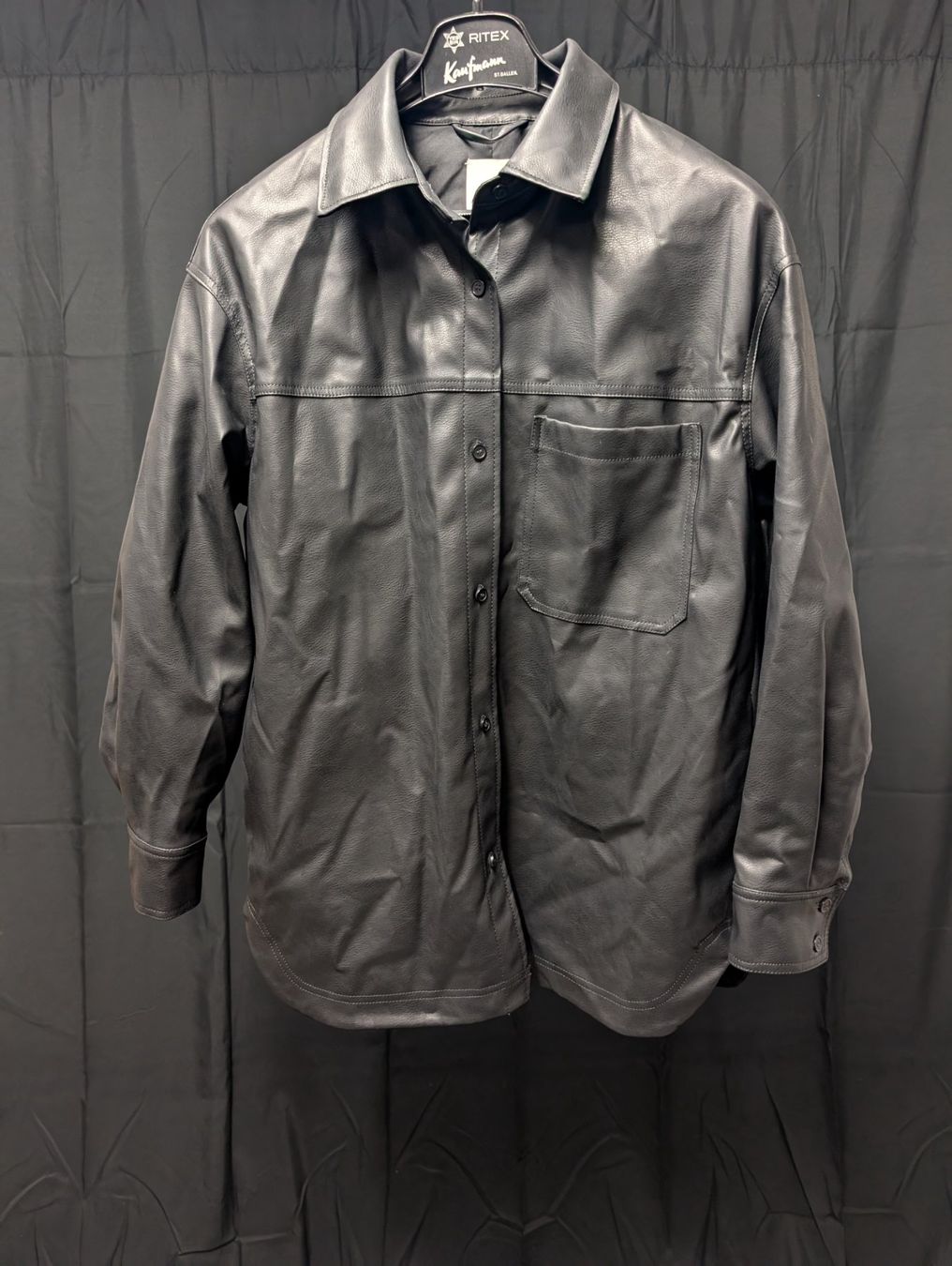 H&M Giacche: H&M Kunstleder Shacket Schwarz Gr. L – Usato da Wiezikon b.Sirnach venduto da CaRo_Second 1