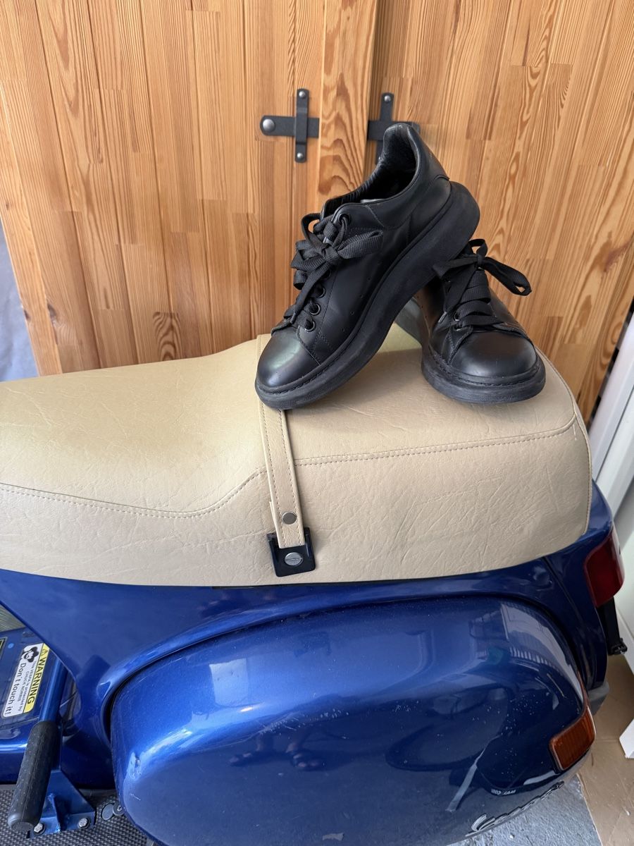 Alexander Mcqueen Chaussures hommes: Alexander McQUEEN Sneakers schwarz 39 – D'occasion à Triesenberg par dom_hd56 1